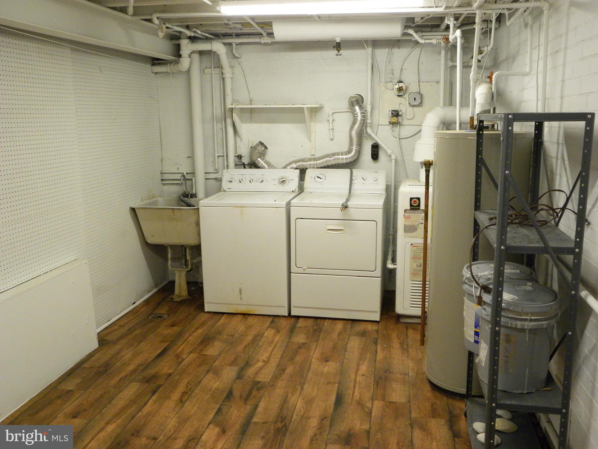 ROSEMONT PARK - Residential Lease