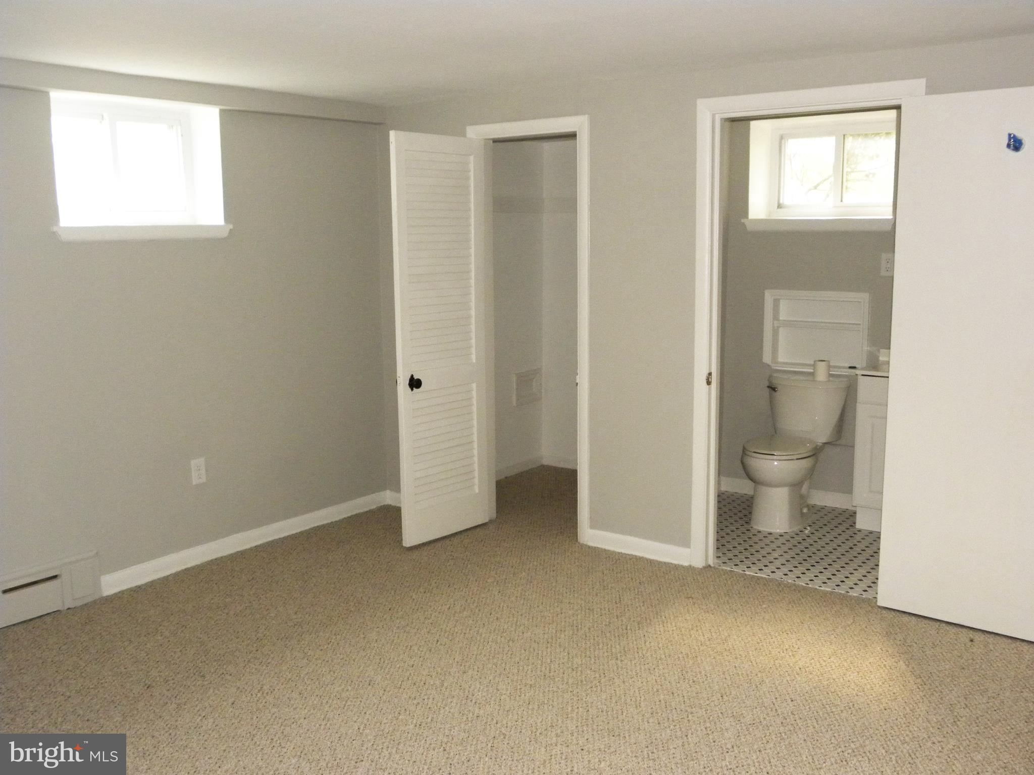 ROSEMONT PARK - Residential Lease