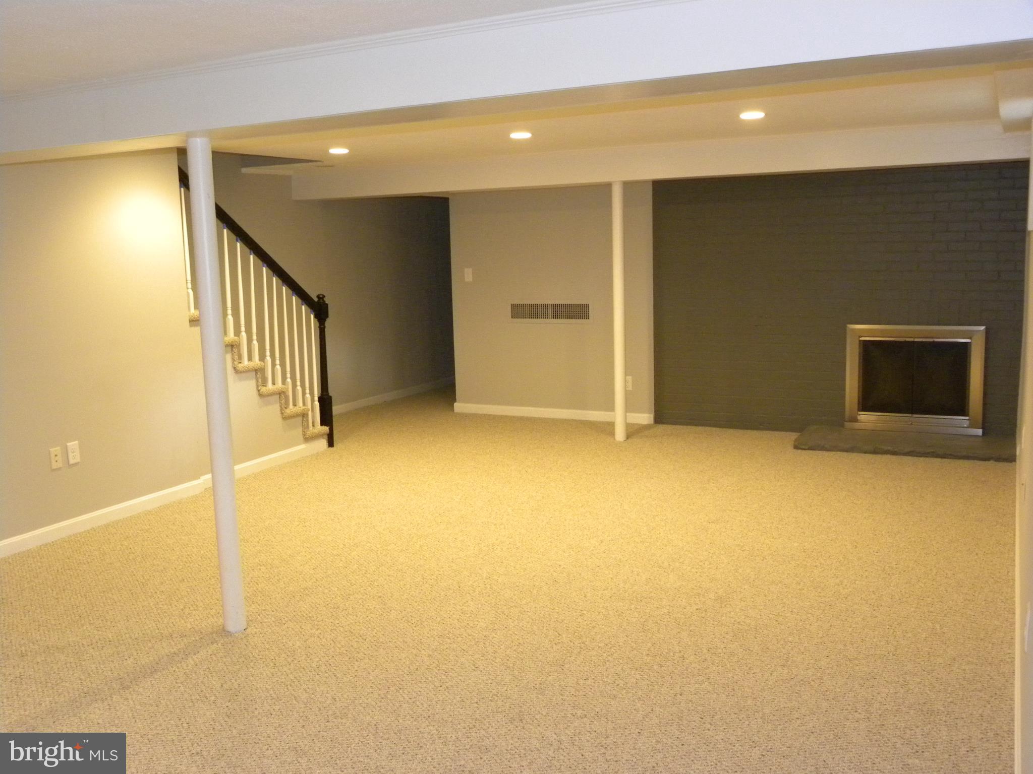 ROSEMONT PARK - Residential Lease