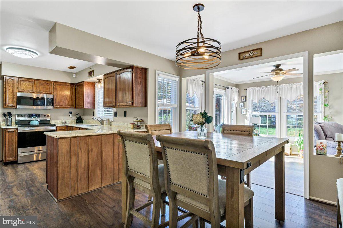 ST CHARLES HAMPSHIRE - Residential