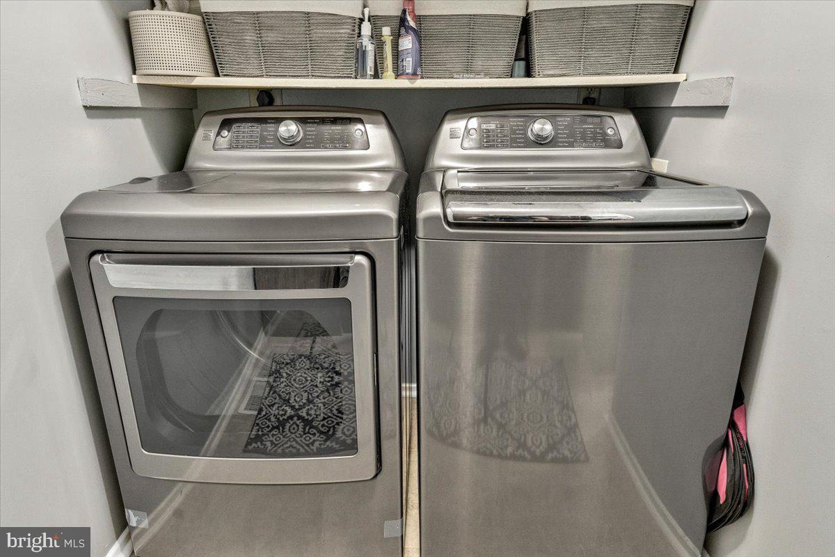 ST CHARLES HAMPSHIRE - Residential