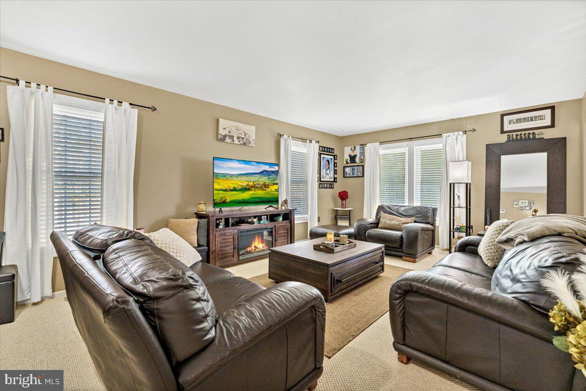 ST CHARLES HAMPSHIRE - Residential