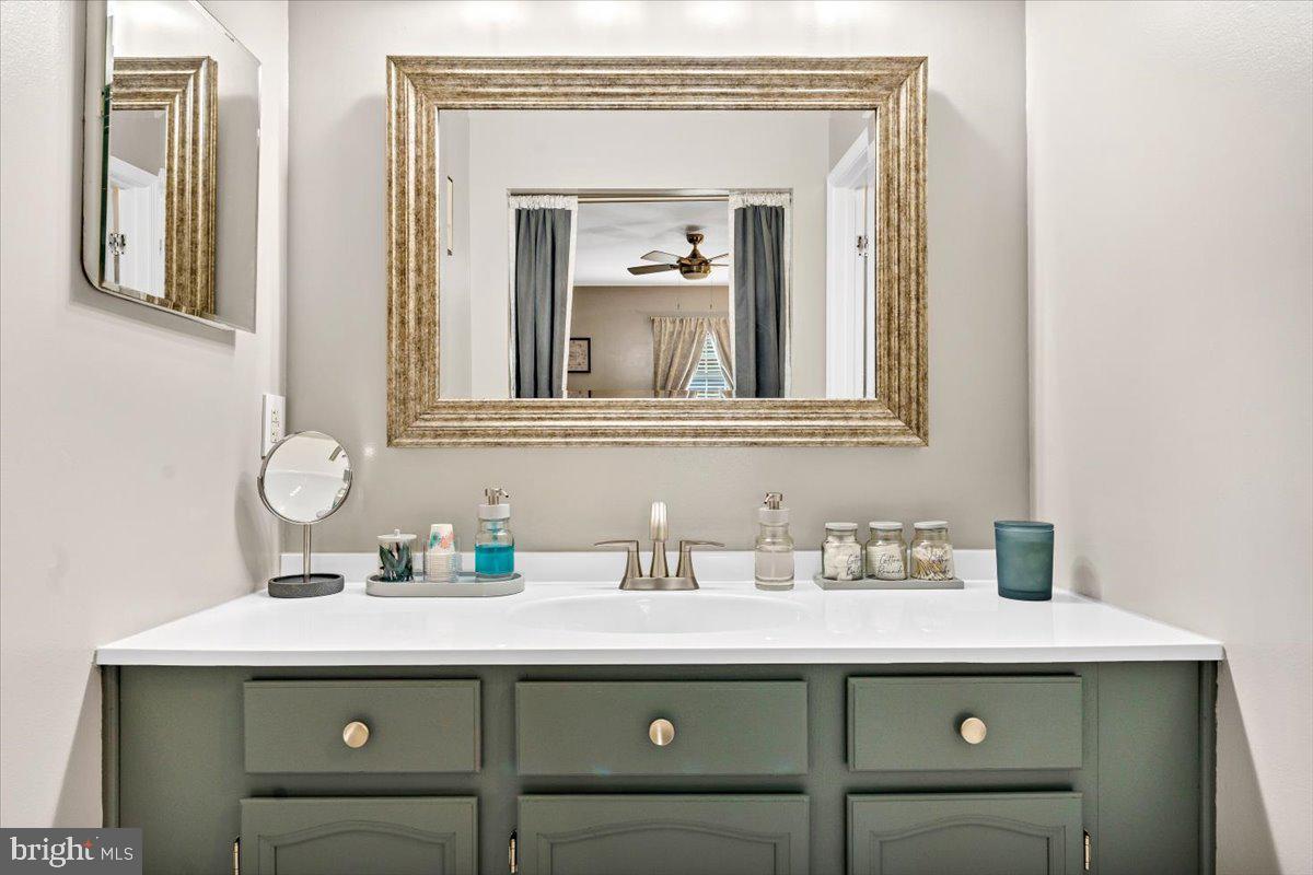 ST CHARLES HAMPSHIRE - Residential