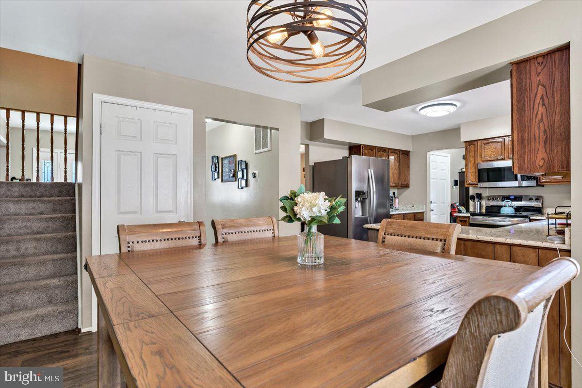 ST CHARLES HAMPSHIRE - Residential