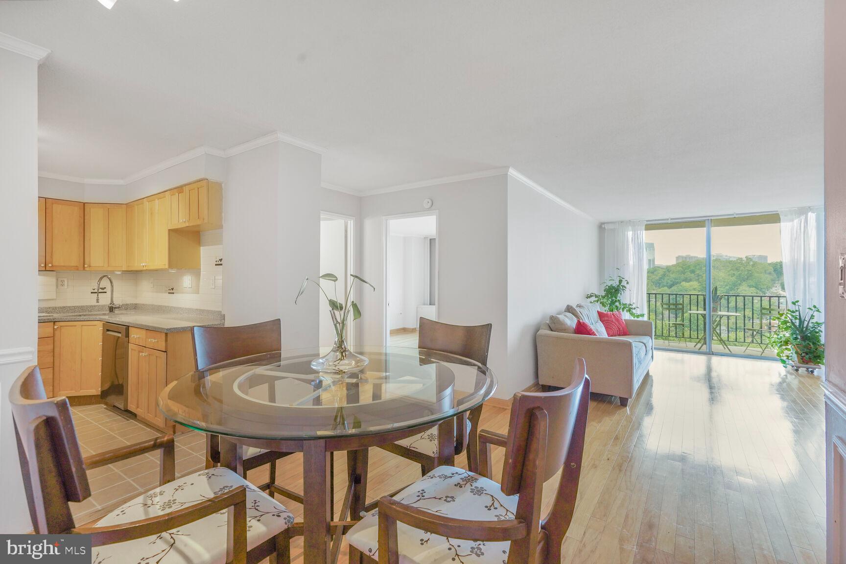 THE CARLTON - Residential