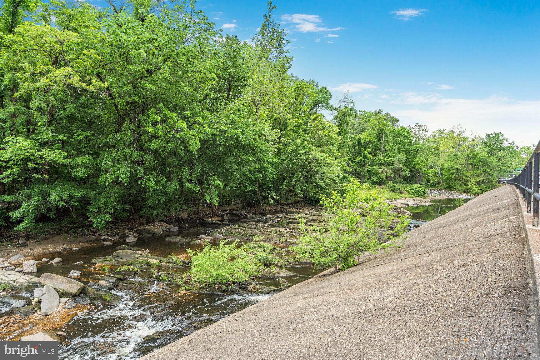 THE CARLTON - Residential