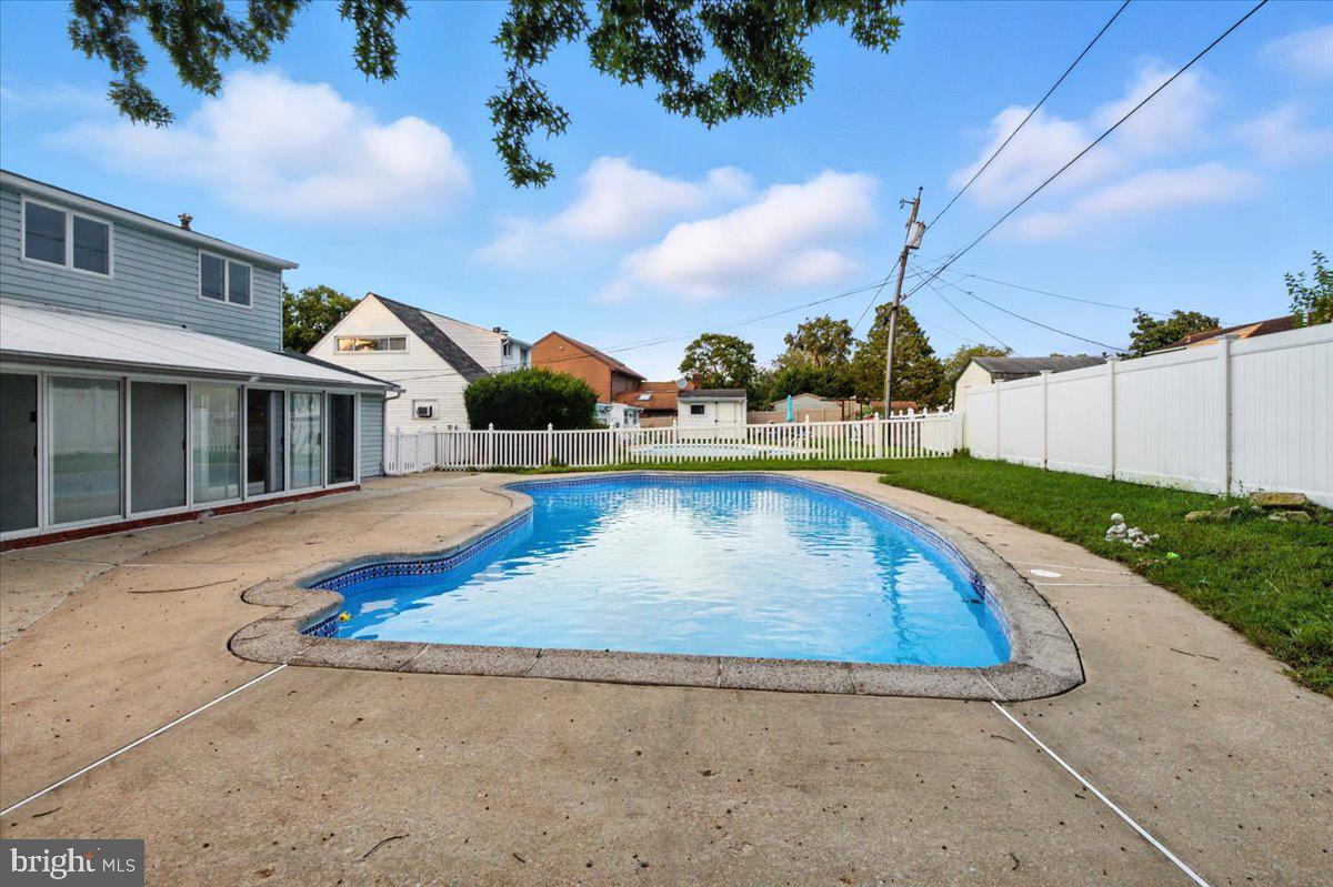 COUNTRY CLUB ESTATES - Residential