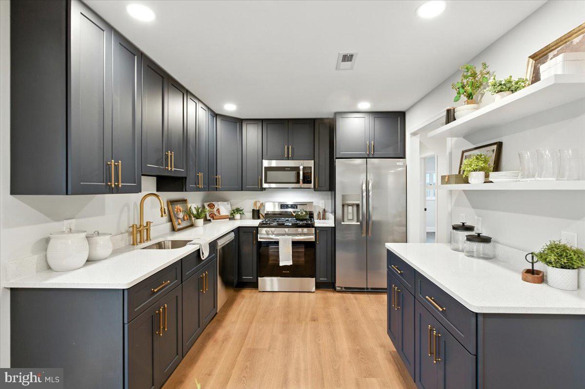 COUNTRY CLUB ESTATES - Residential