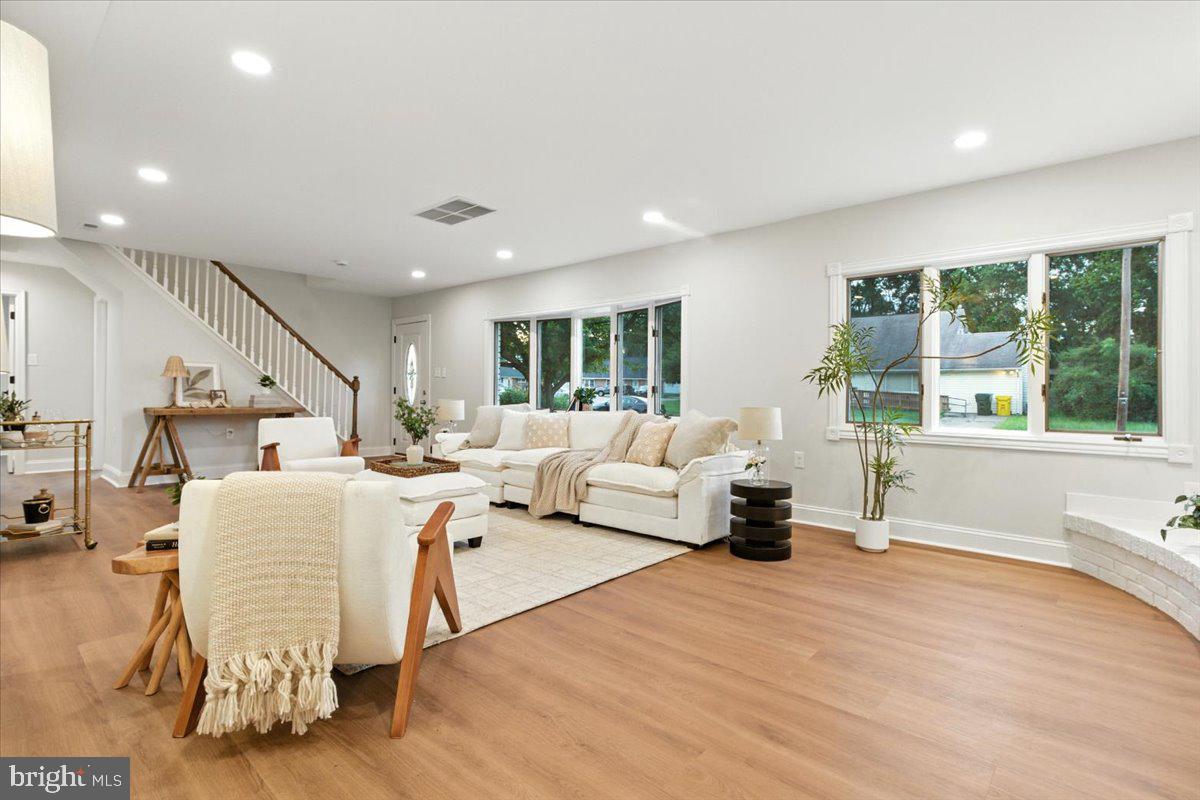 COUNTRY CLUB ESTATES - Residential