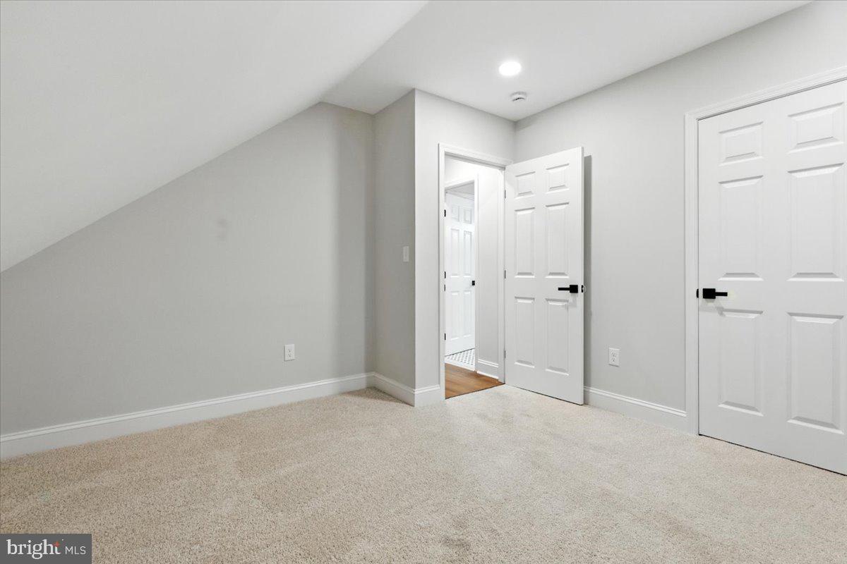 COUNTRY CLUB ESTATES - Residential