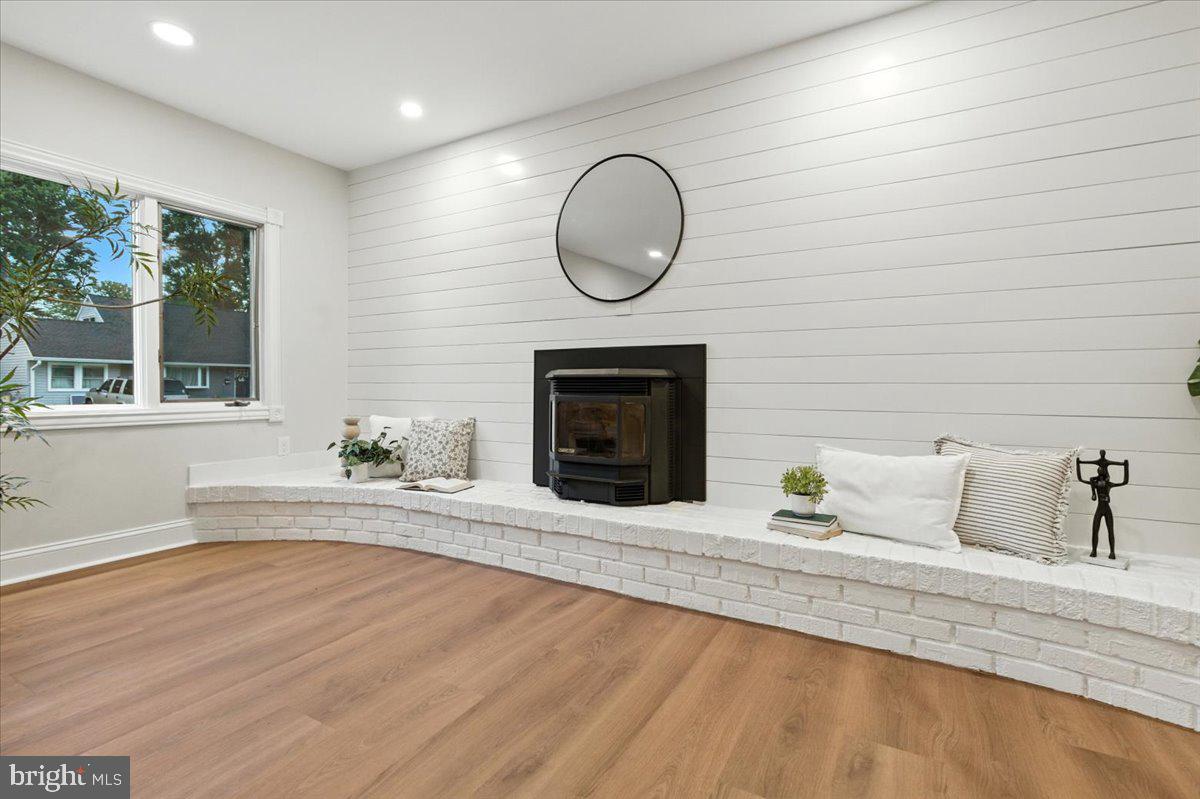 COUNTRY CLUB ESTATES - Residential