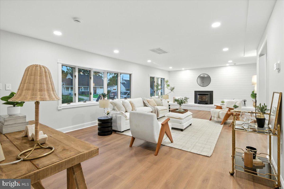 COUNTRY CLUB ESTATES - Residential