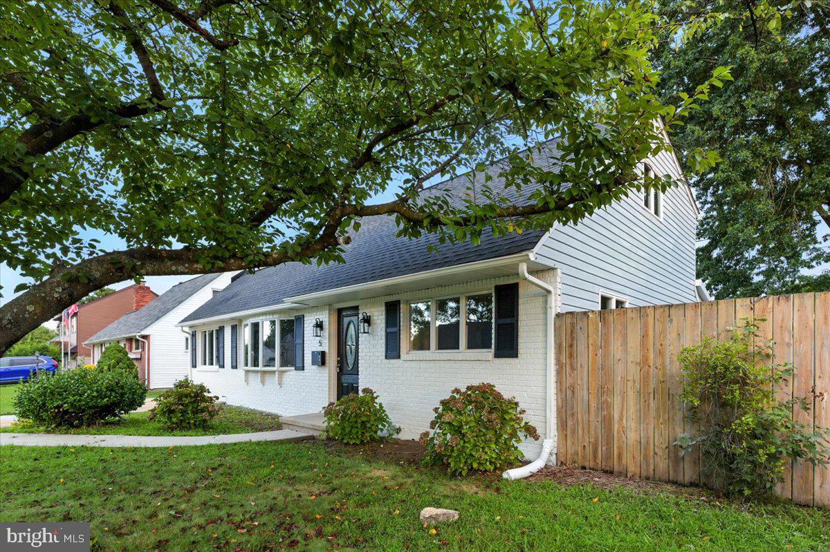 5 N MEADOW DRIVE
