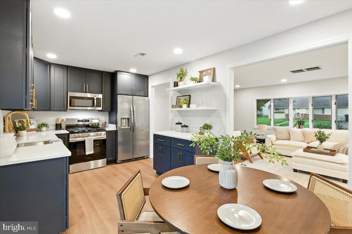 COUNTRY CLUB ESTATES - Residential