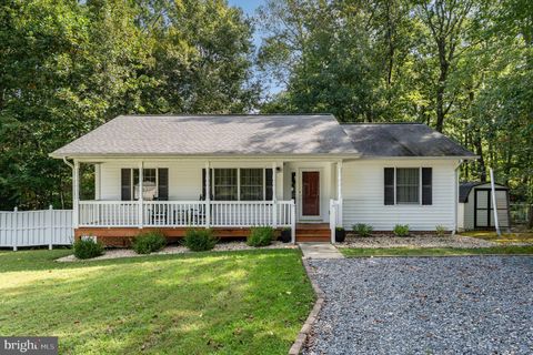 Photo of 49 Avian Court, MONTROSS, VA 22520 (MLS # VAWE2009724)