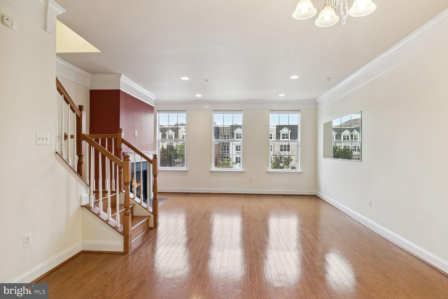 11 GARDENSIDE PLACE