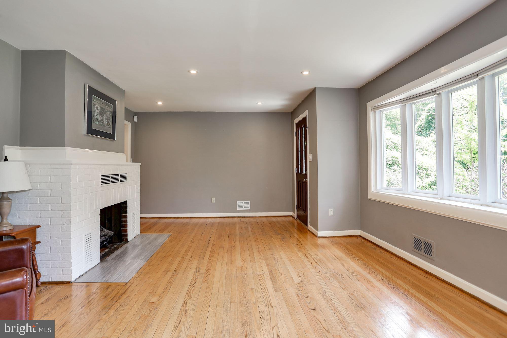 WELLINGTON HEIGHTS - Residential