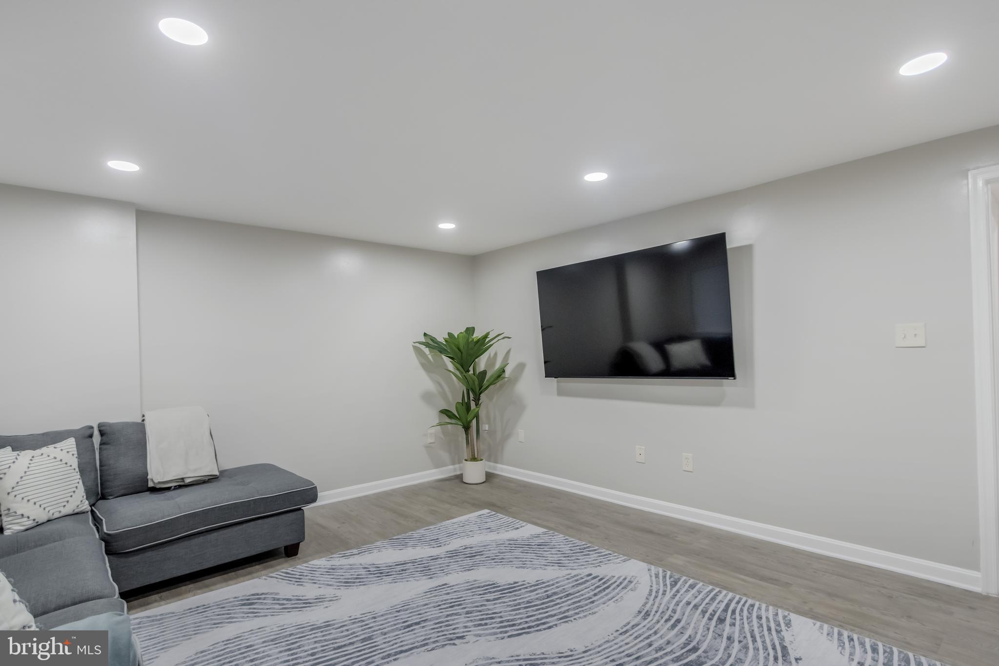 KINGS RANSOM CONDO - Residential