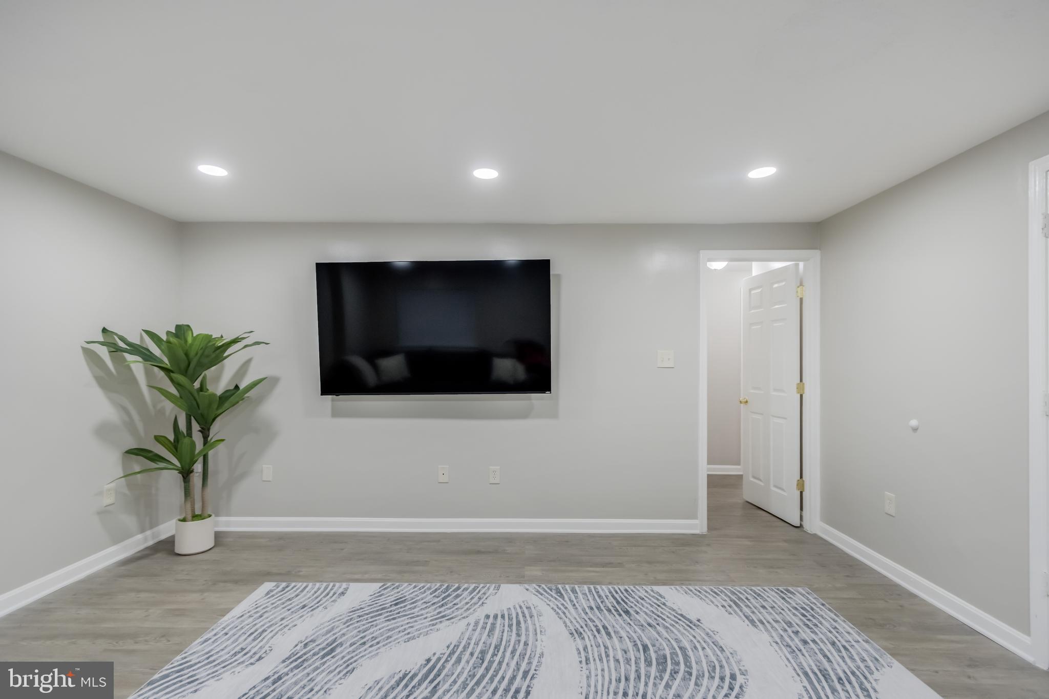 KINGS RANSOM CONDO - Residential