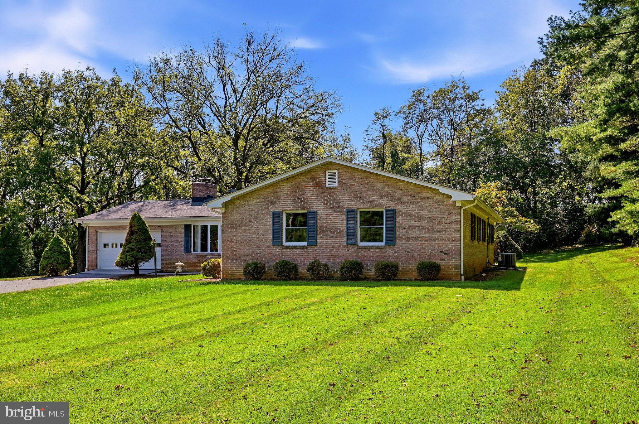 76 DAVIS LANE