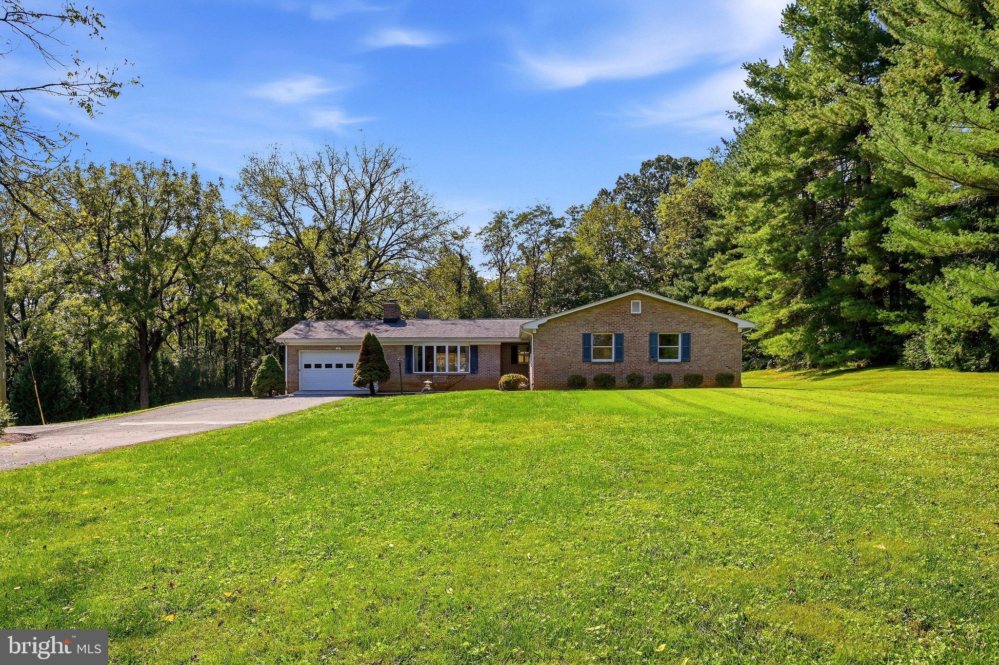 76 DAVIS LANE