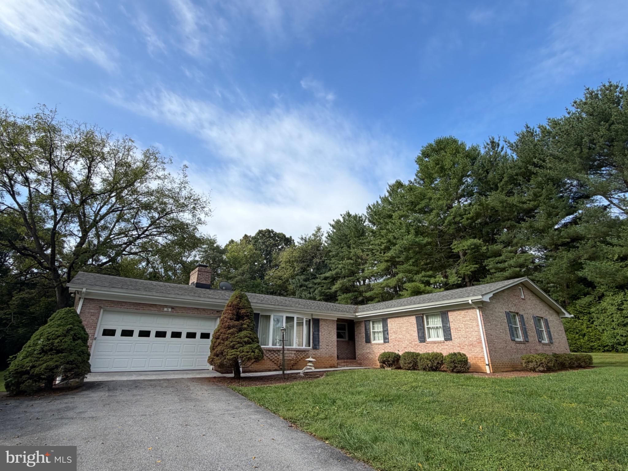 76 DAVIS LANE
