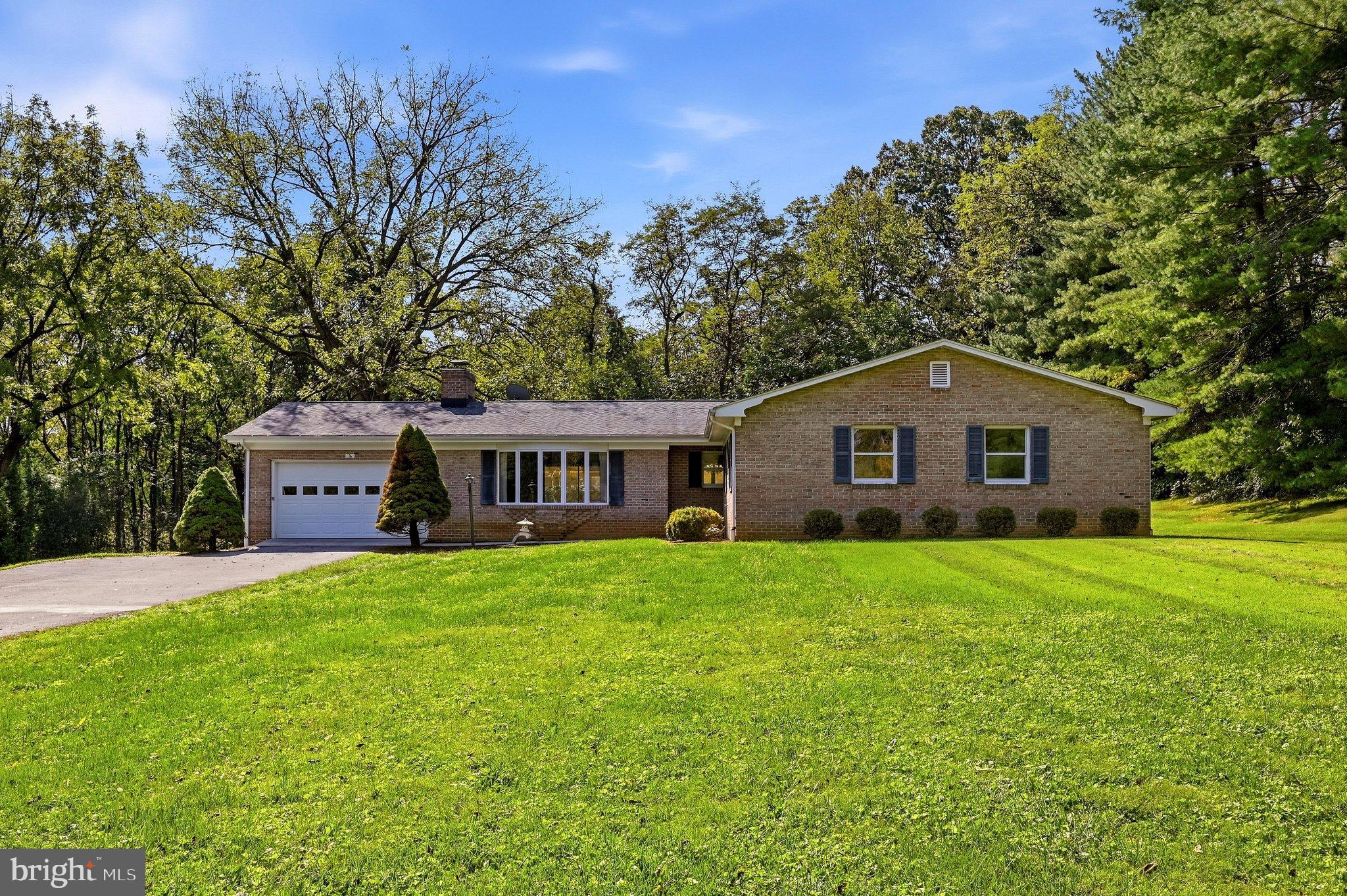 76 DAVIS LANE