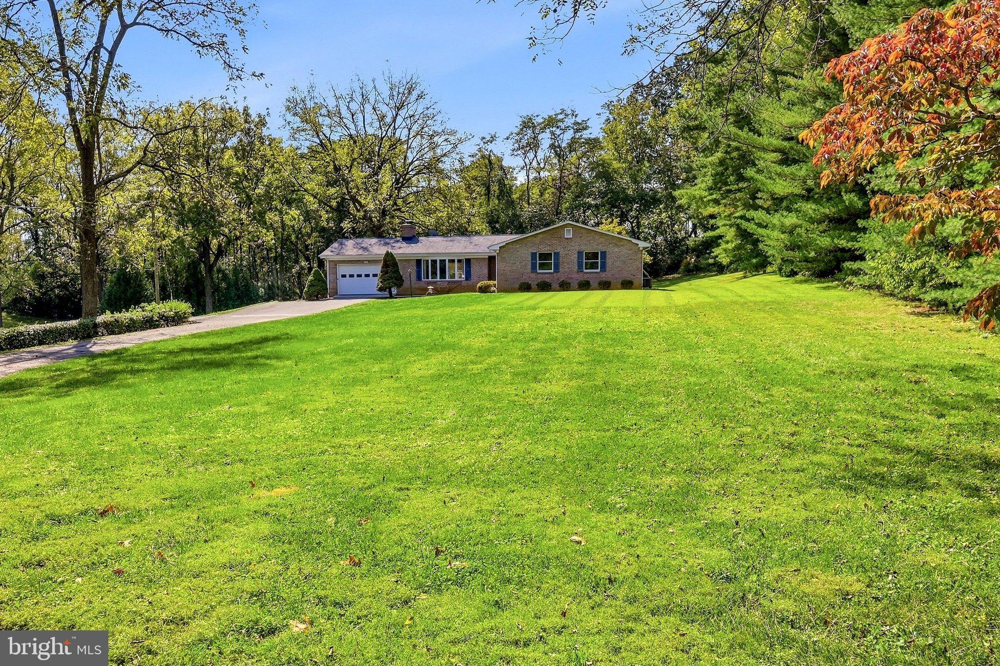 76 DAVIS LANE