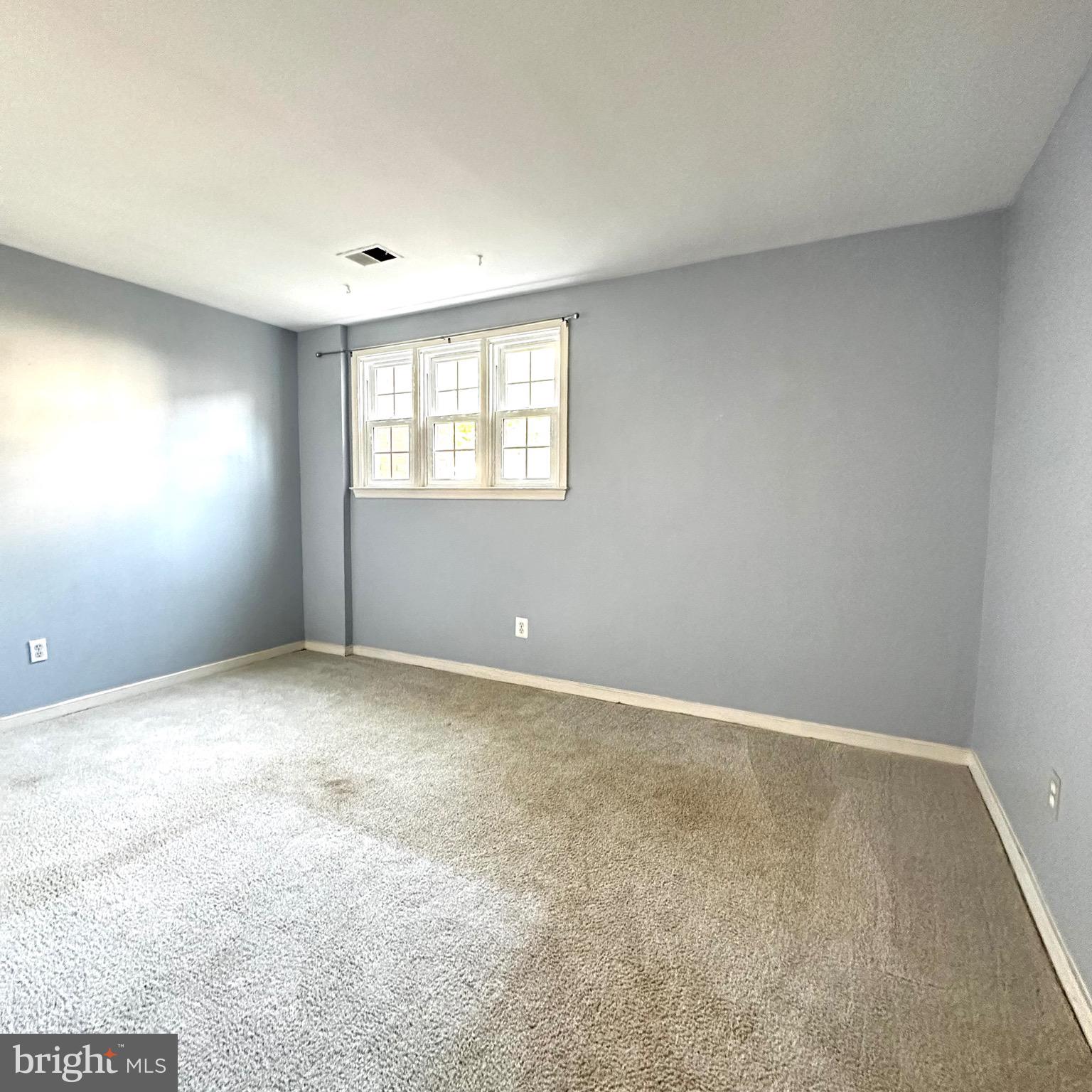 LEEDS SQUARE - Residential Lease