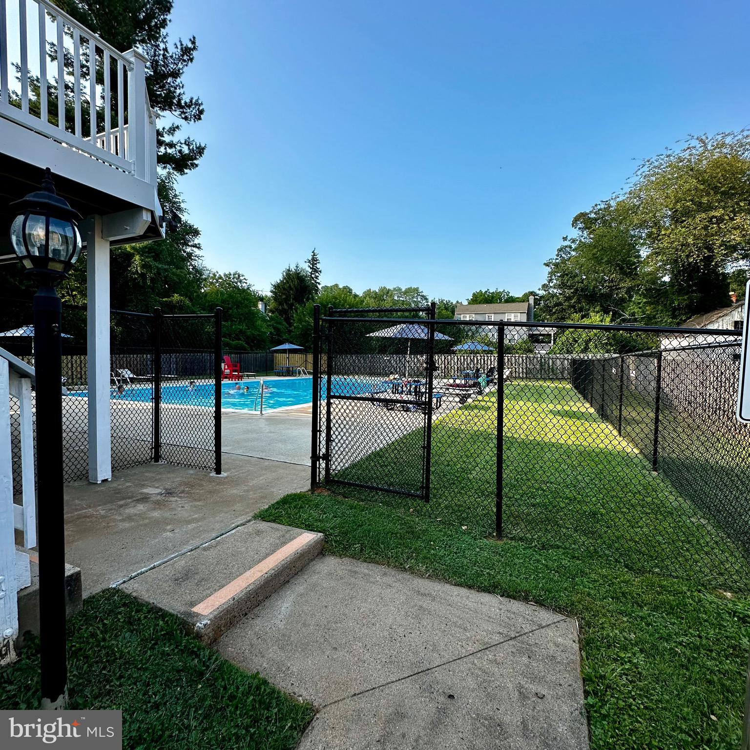 LEEDS SQUARE - Residential Lease