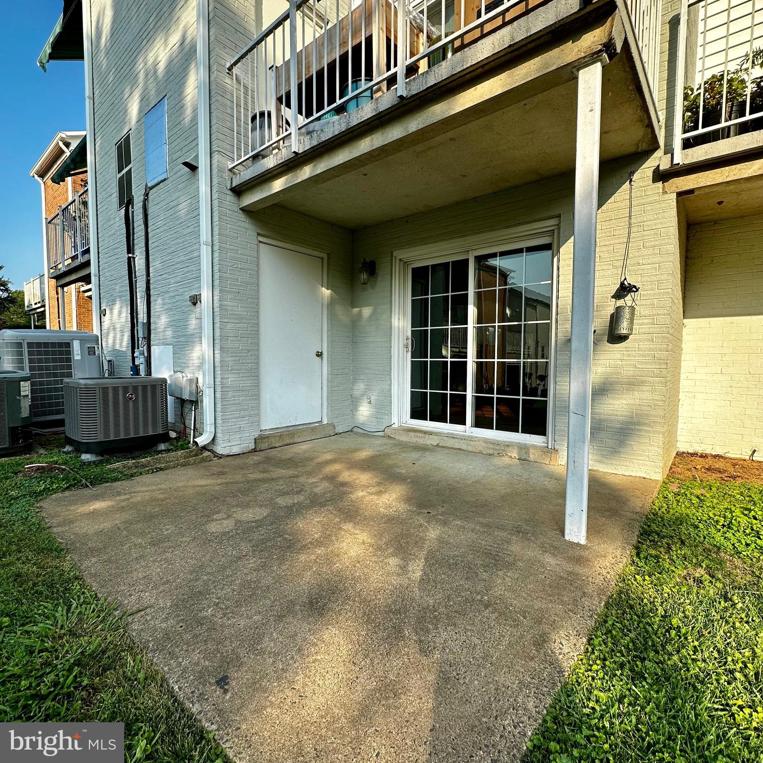 LEEDS SQUARE - Residential Lease