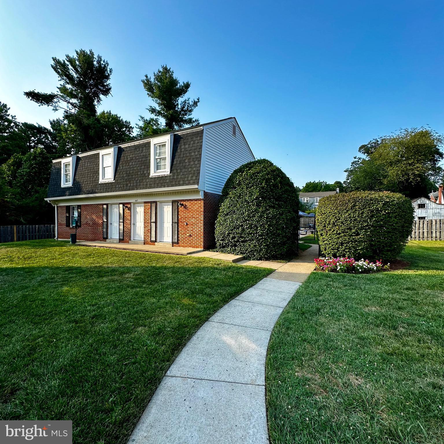 LEEDS SQUARE - Residential Lease