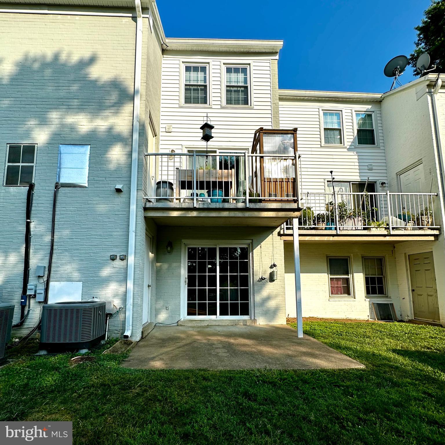 LEEDS SQUARE - Residential Lease