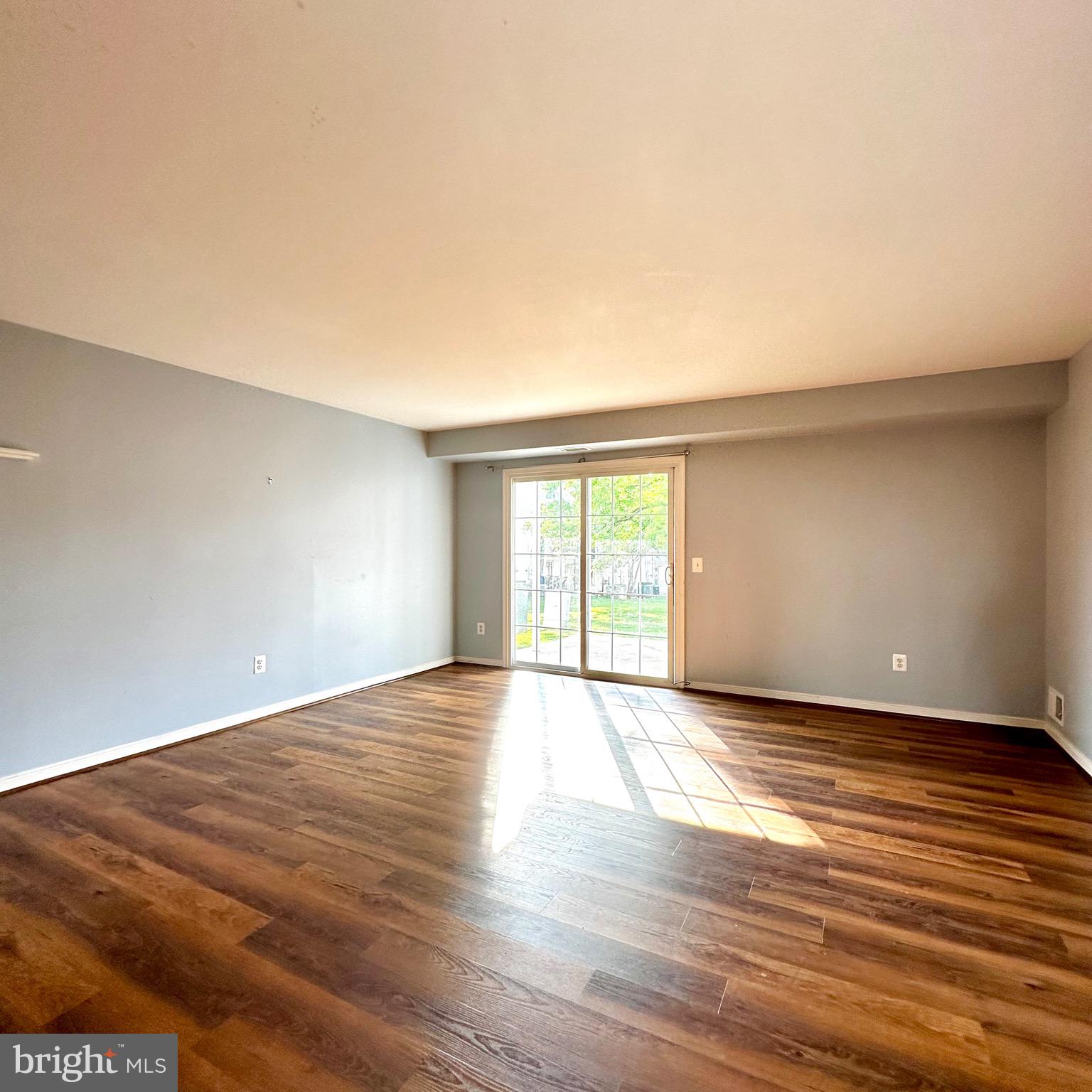 LEEDS SQUARE - Residential Lease