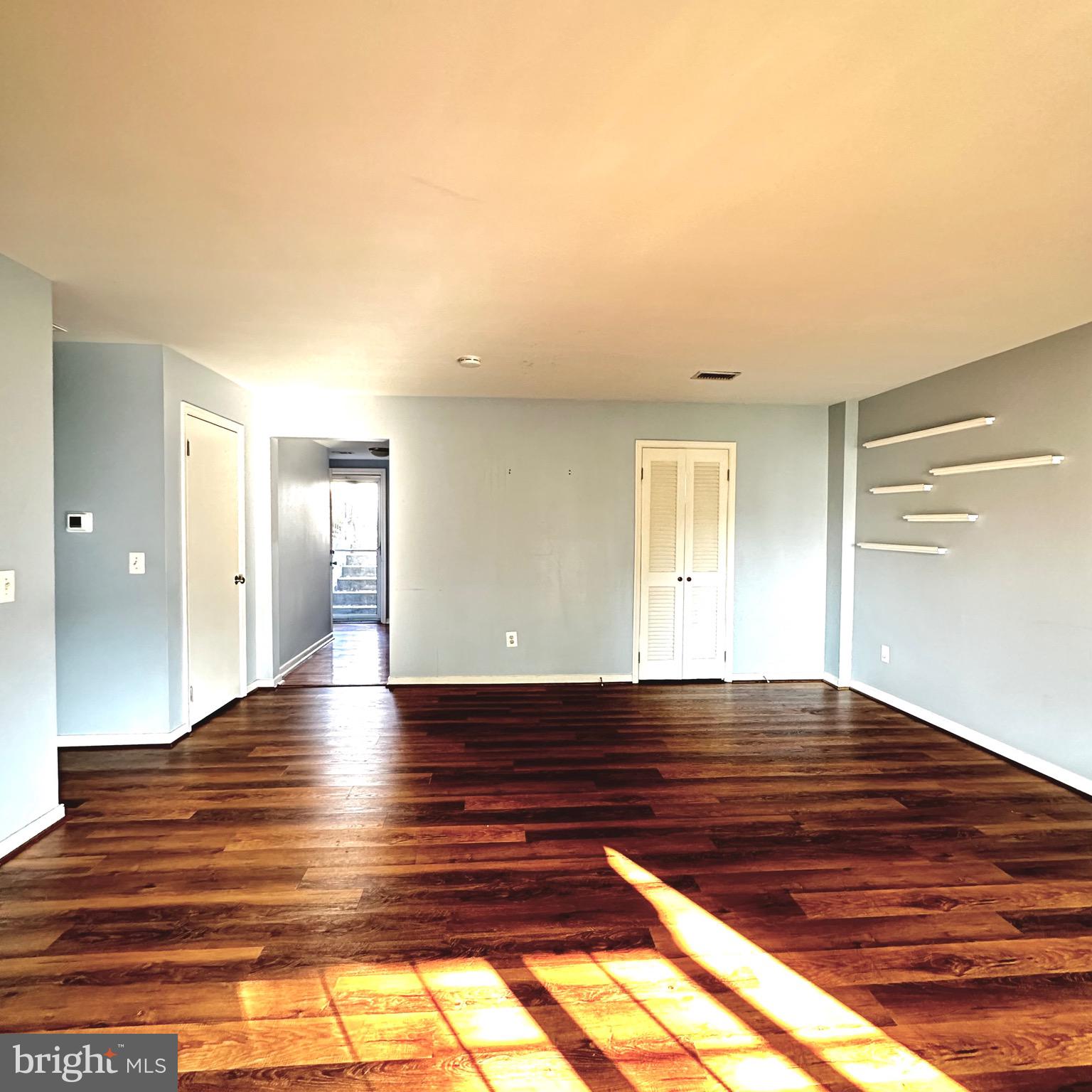 LEEDS SQUARE - Residential Lease