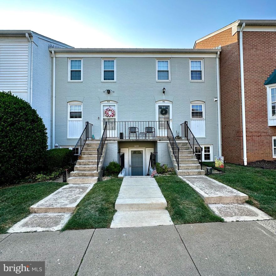 Nestled near Old Town Warrenton, this charming 2-bedroom, 1-bath condo is situated in the desirable Leeds Square community. The generous eat-in kitchen boasts abundant cabinet space, while the expansive living room opens to a covered patio with views of the scenic common area. Enjoy a short stroll to Main Street and easy access to the Greenway trail. Residents can take advantage of excellent community amenities, including a pool, playground, and tennis court.