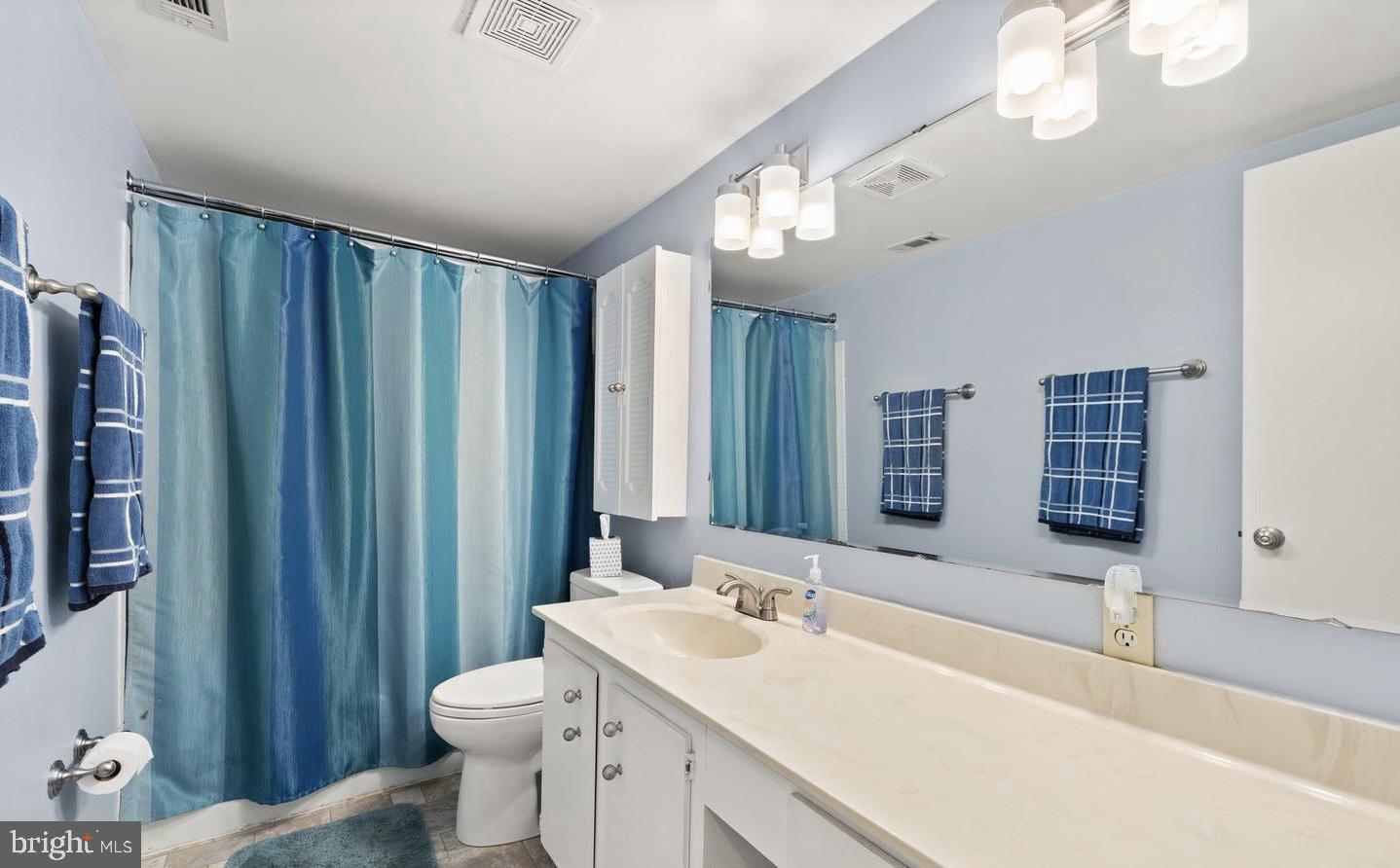 LEEDS SQUARE - Residential Lease