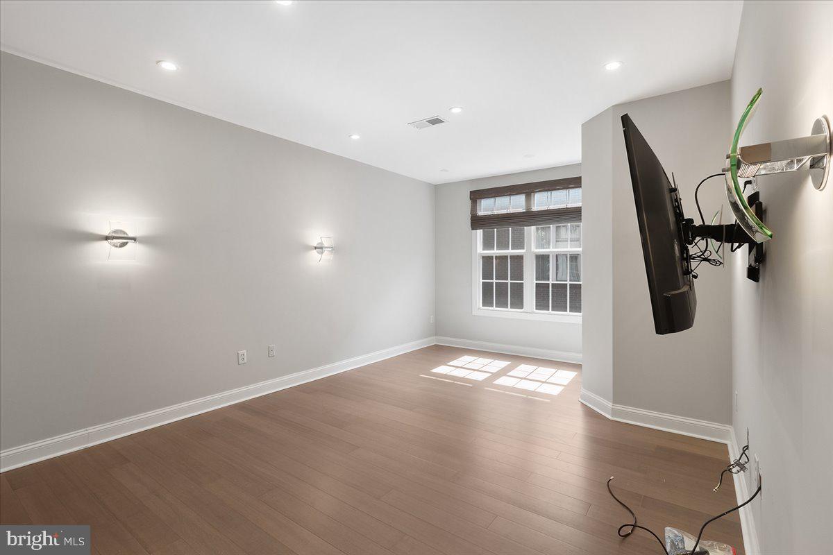 WALKER SQUARE CONDOS - Residential Lease