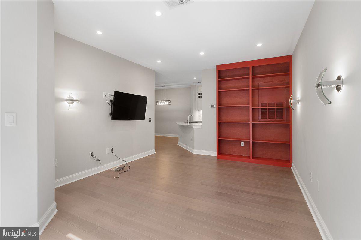 WALKER SQUARE CONDOS - Residential Lease