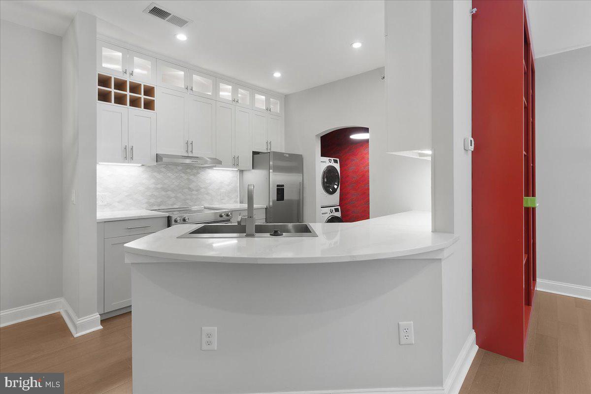 WALKER SQUARE CONDOS - Residential Lease