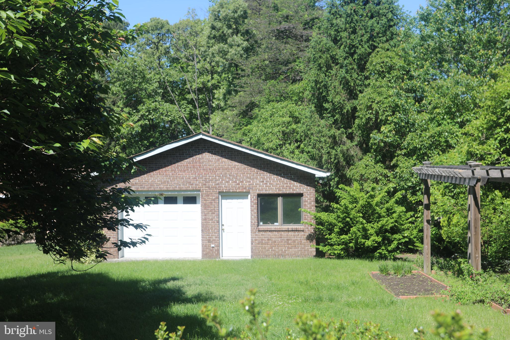 ANDORICK ACRES - Residential Lease