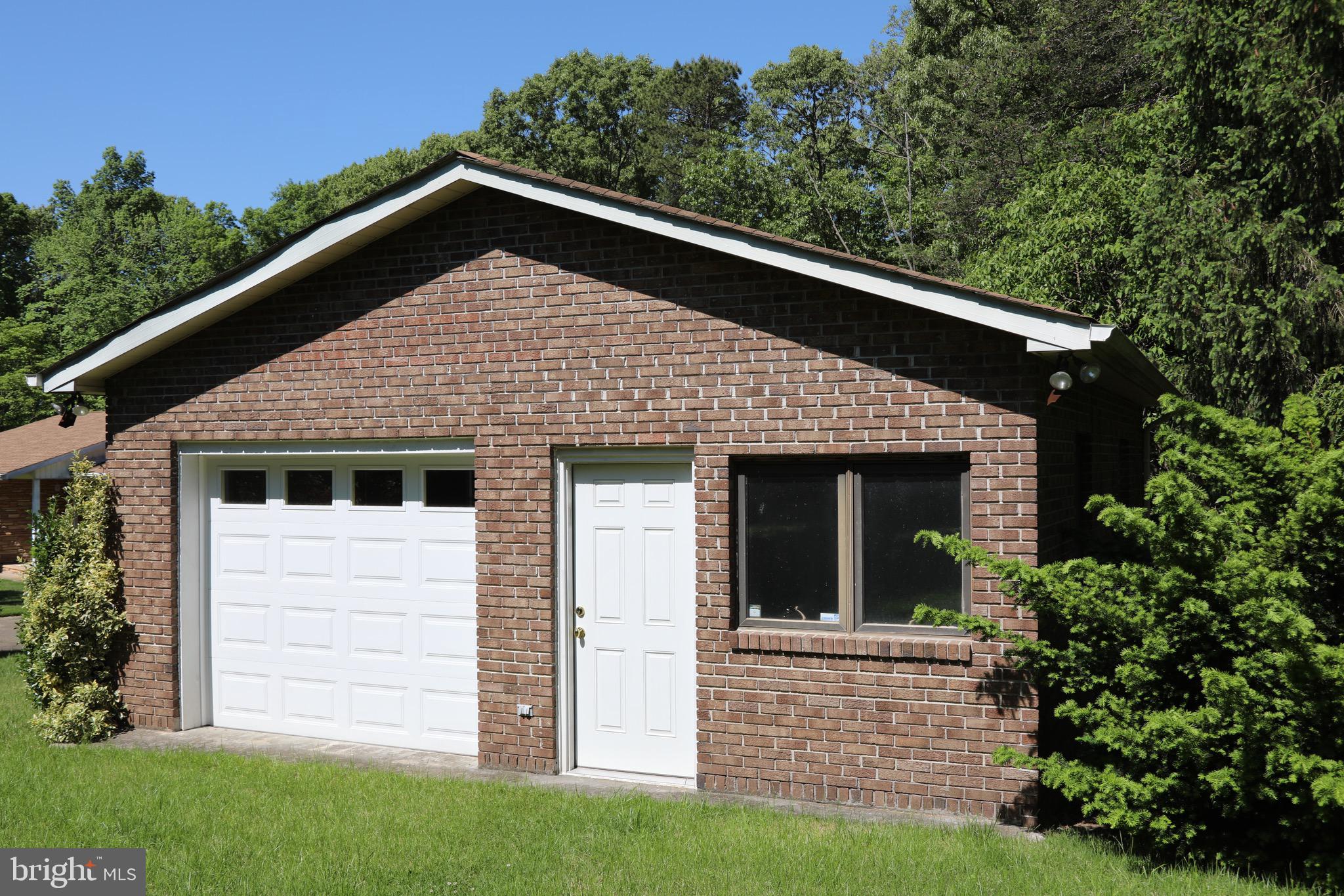 ANDORICK ACRES - Residential Lease