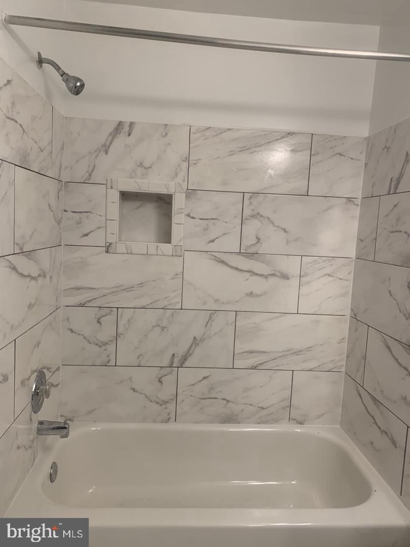 VISTAS AT LAUREL LAKES - Residential Lease