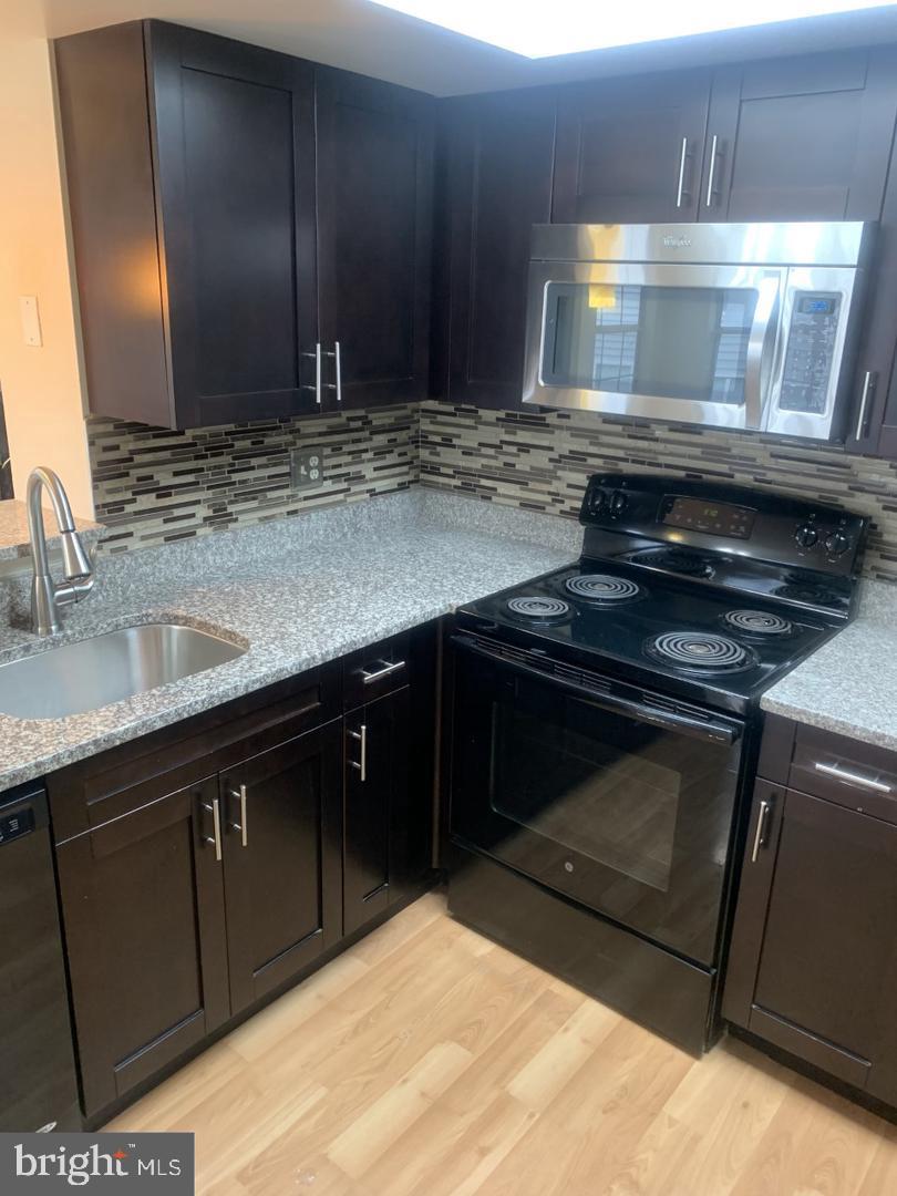 VISTAS AT LAUREL LAKES - Residential Lease