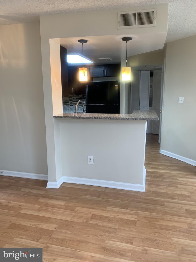 VISTAS AT LAUREL LAKES - Residential Lease