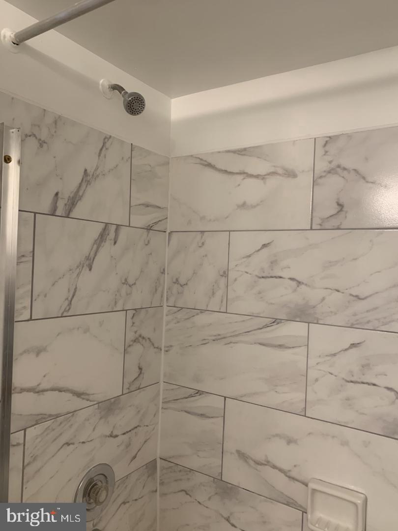 VISTAS AT LAUREL LAKES - Residential Lease