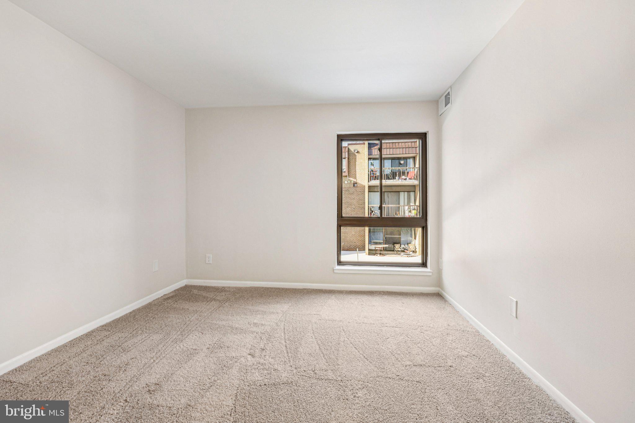 SUMMERTREE CONDO APTS - Residential