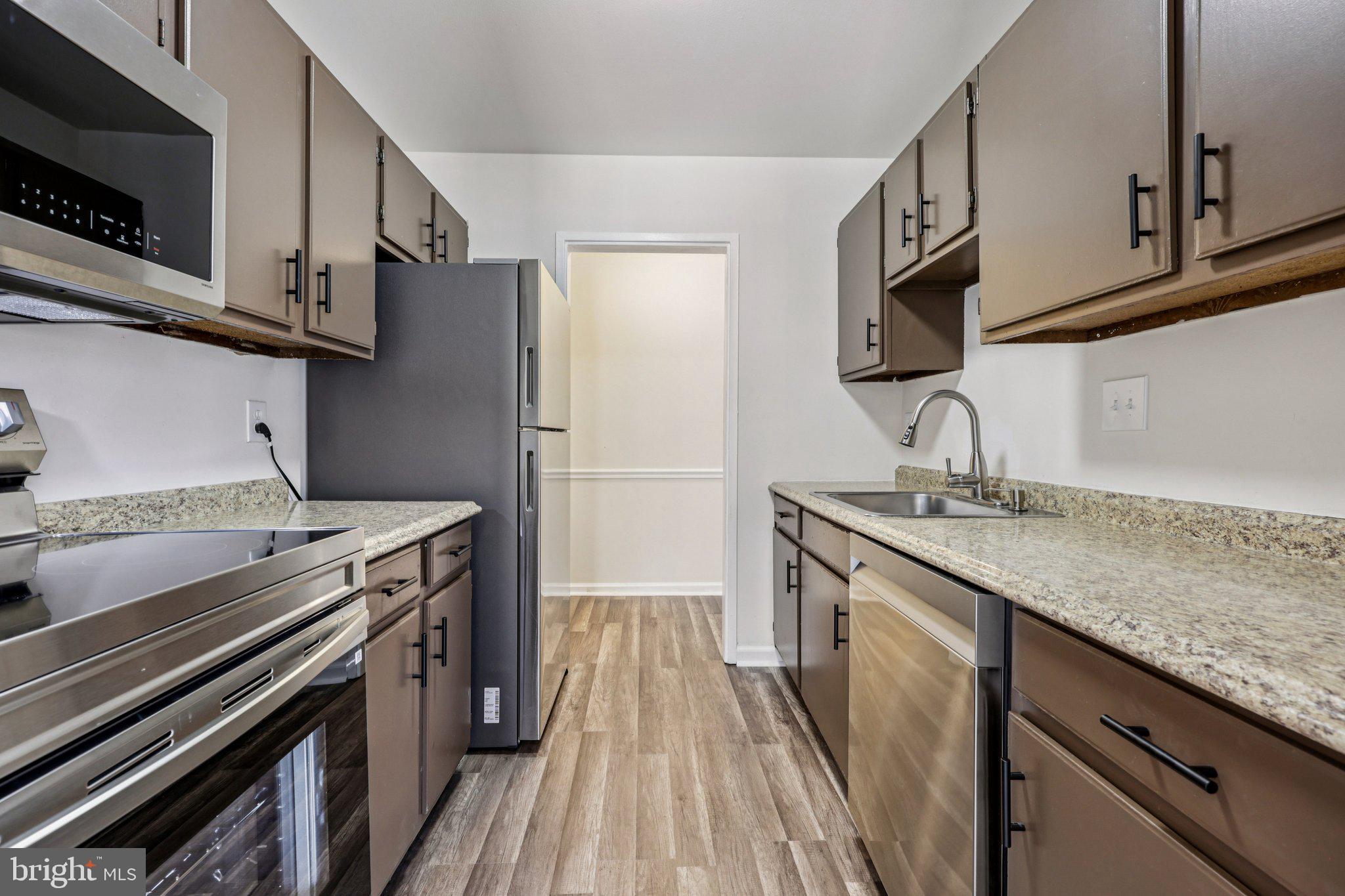 SUMMERTREE CONDO APTS - Residential