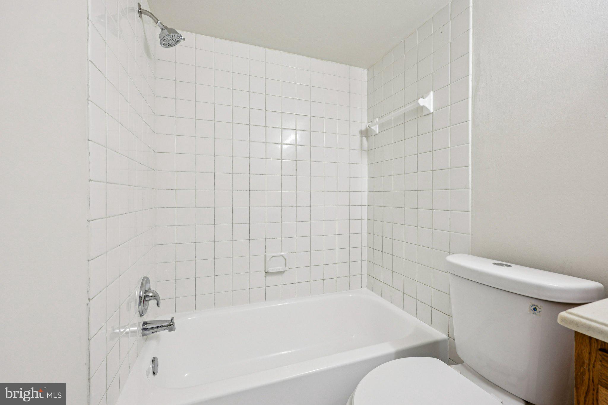 SUMMERTREE CONDO APTS - Residential