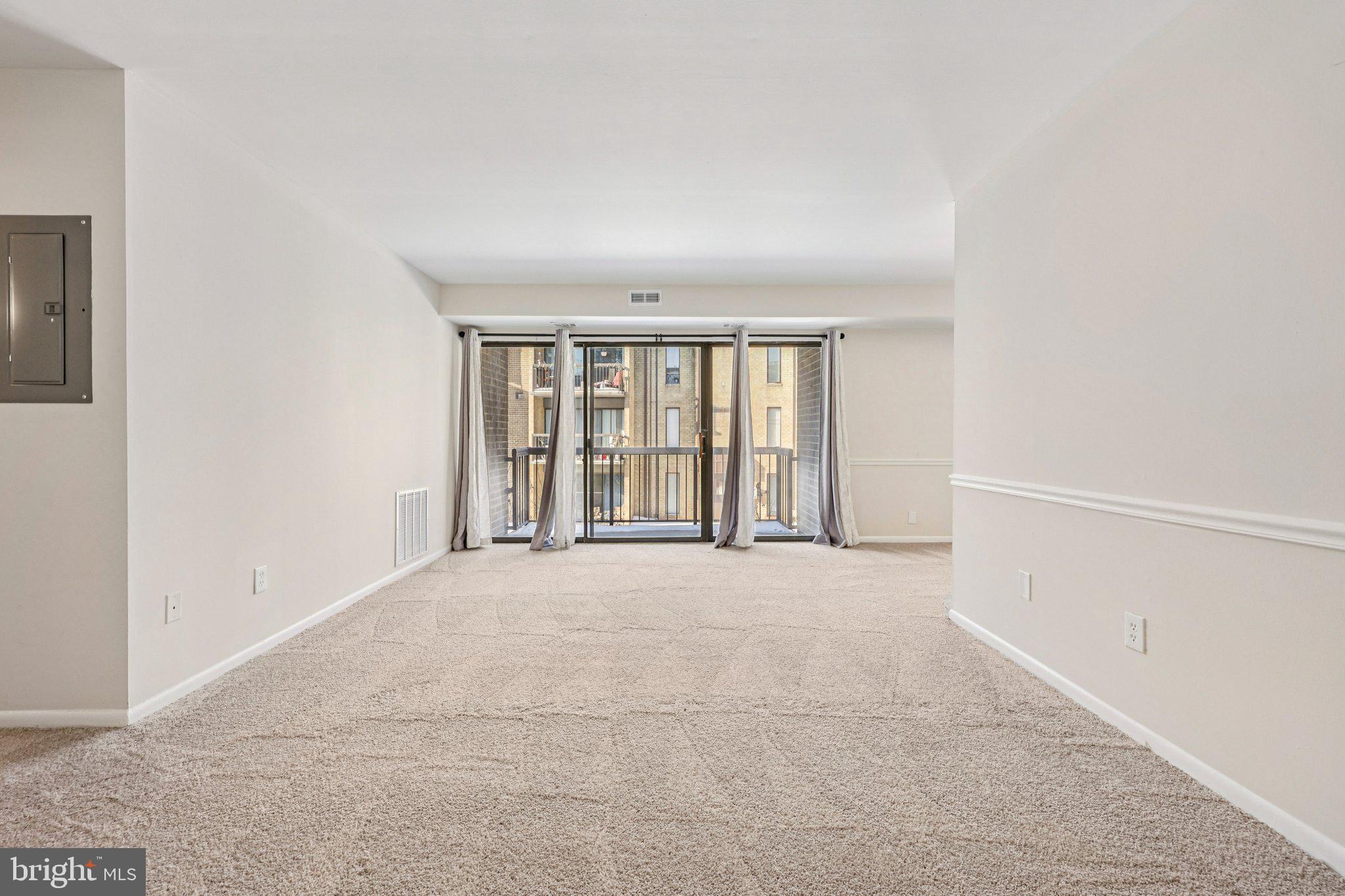 SUMMERTREE CONDO APTS - Residential